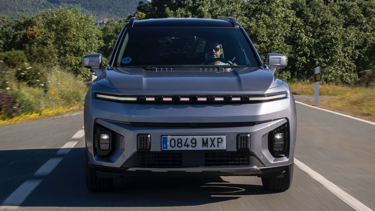 Tamaño de RAV4 y precio de Ford Puma, con 6.500 € de rebaja el KGM Torres EVX es un chollo que BYD y MG no pueden igualar