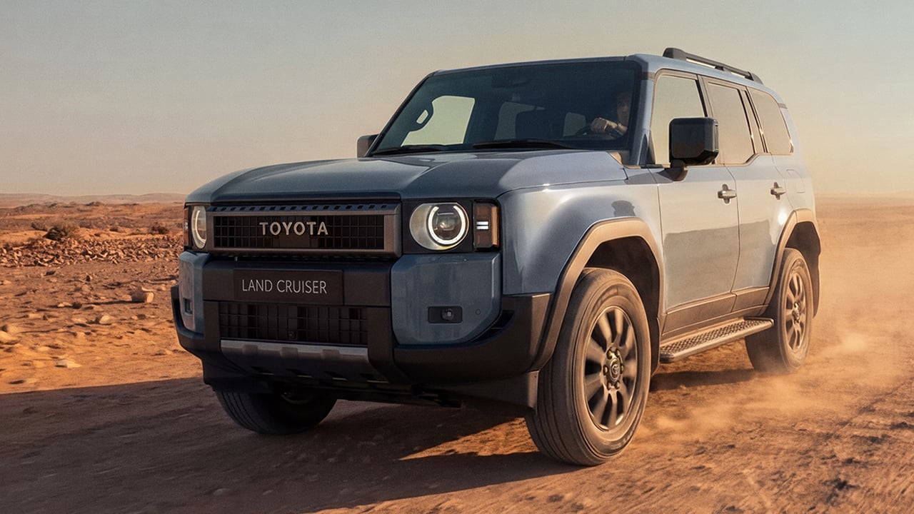 Llega la nueva gama del Land Cruiser, el legendario 4x4 de Toyota estrena acabado y versiones con 5 plazas