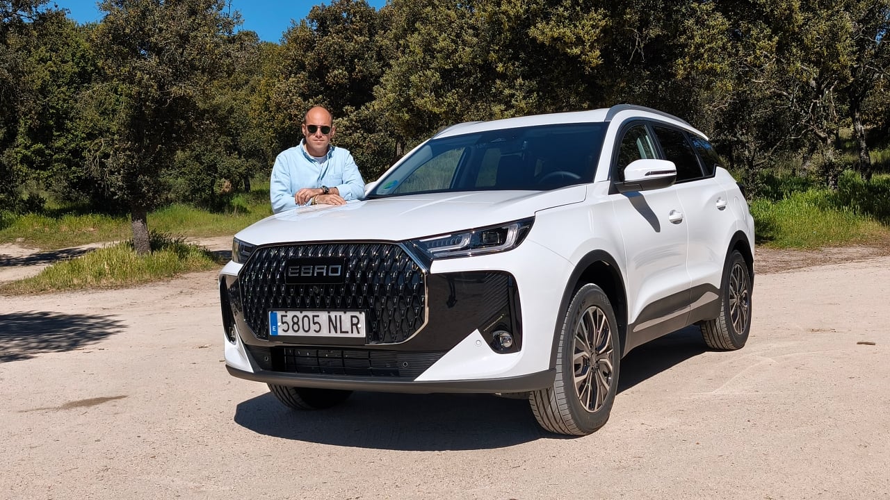 Cuesta menos de 29.000 € y tiene la etiqueta ECO: pruebo la versión más 'lógica' del EBRO s700 que puedes comprarte.