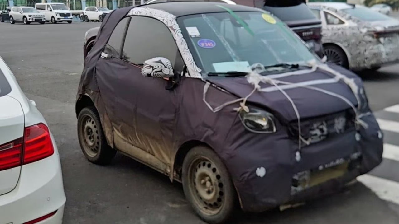 El sucesor del Smart ForTwo pierde camuflaje en estas fotos espía que confirman un aspecto clave del diseño