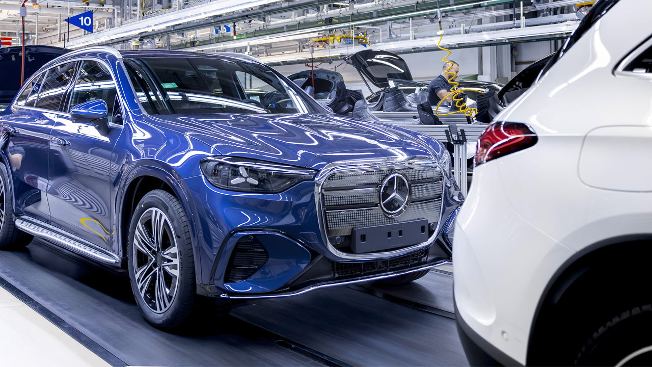 La gama del nuevo Mercedes GLC eléctrico estrena en Europa una versión casi 9.000 euros más barata y hasta 670 km de autonomía