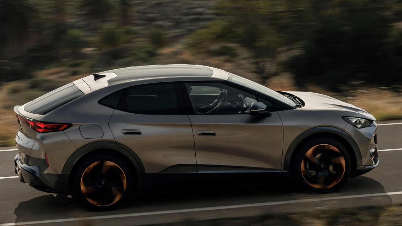 CUPRA ya tiene un Tavascan más barato en España, con casi 450 km de autonomía y desde 42.000 €