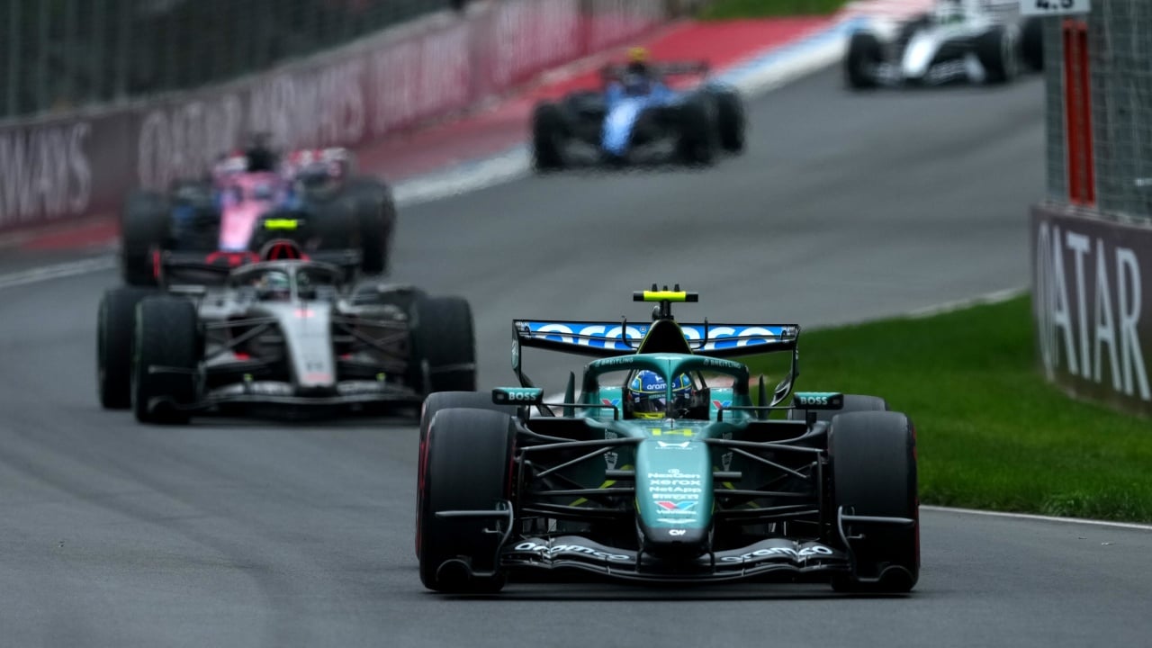 De la Rosa retrata el calvario de Alonso: “Se juega el pellejo para adelantar, lleva un coche 20 km/h más lento”