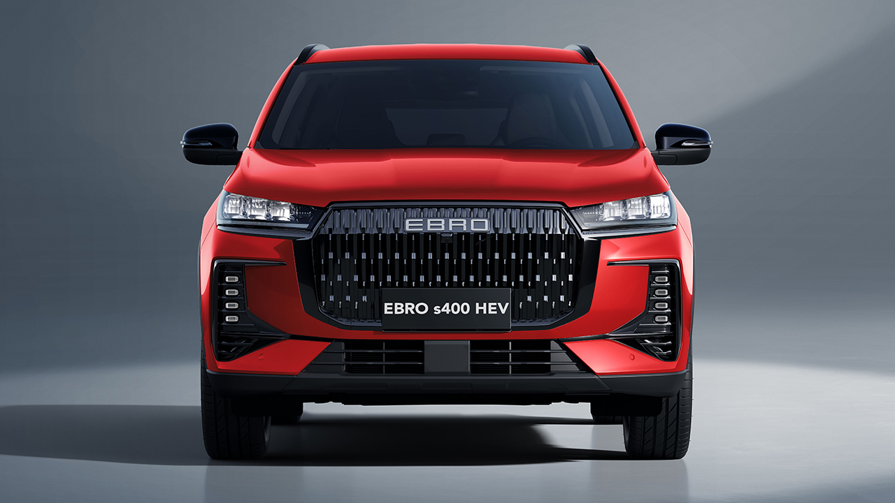 EBRO aprieta a Dacia con el nuevo S400 híbrido con motor turbo y un diseño mucho más fresco