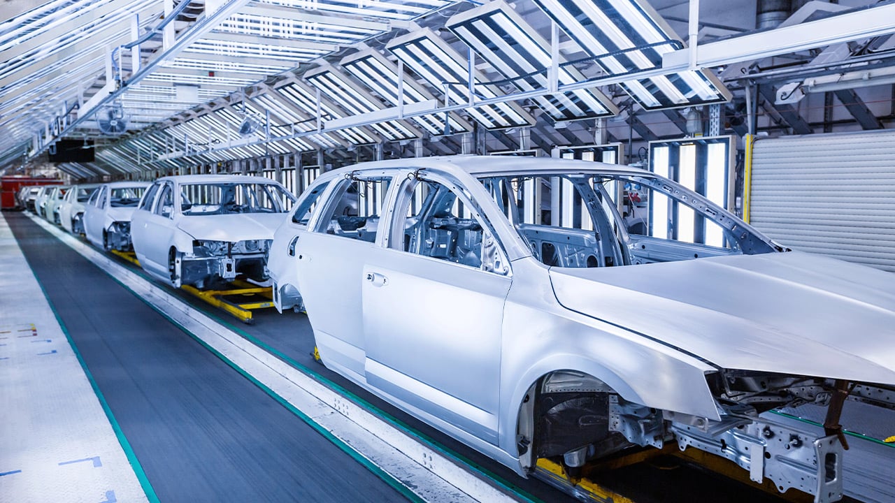 La industria europea del automóvil ni está muerta ni está a salvo: tiene unos años para decidir qué quiere ser