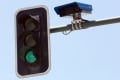Llegan a España los radares 8 en 1 con IA: multan por exceso de velocidad, el móvil, el cinturón, saltarse los semáforos...