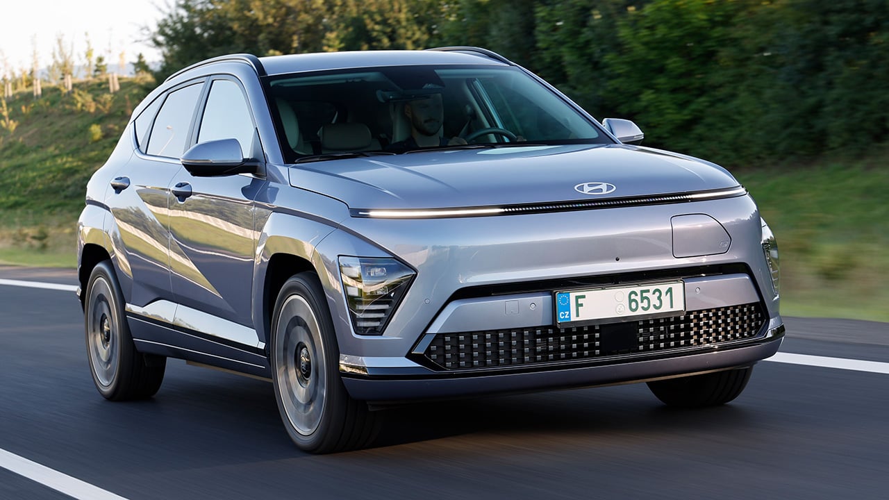 El Hyundai KONA se desploma 12.000 € y se queda a precio de KIA EV2 pero con más espacio y mejor autonomía