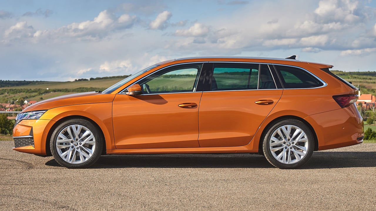 Si te has cansado de los SUV, esta berlina con un maletero gigante, etiqueta ECO y precio rebajado es lo que buscas