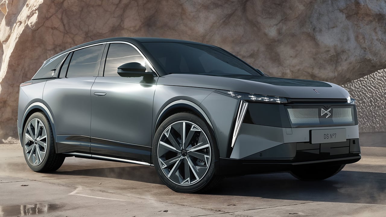 El nuevo DS Nº7 ya tiene precios y llega con hasta 350 CV para incomodar al SUV premium alemán