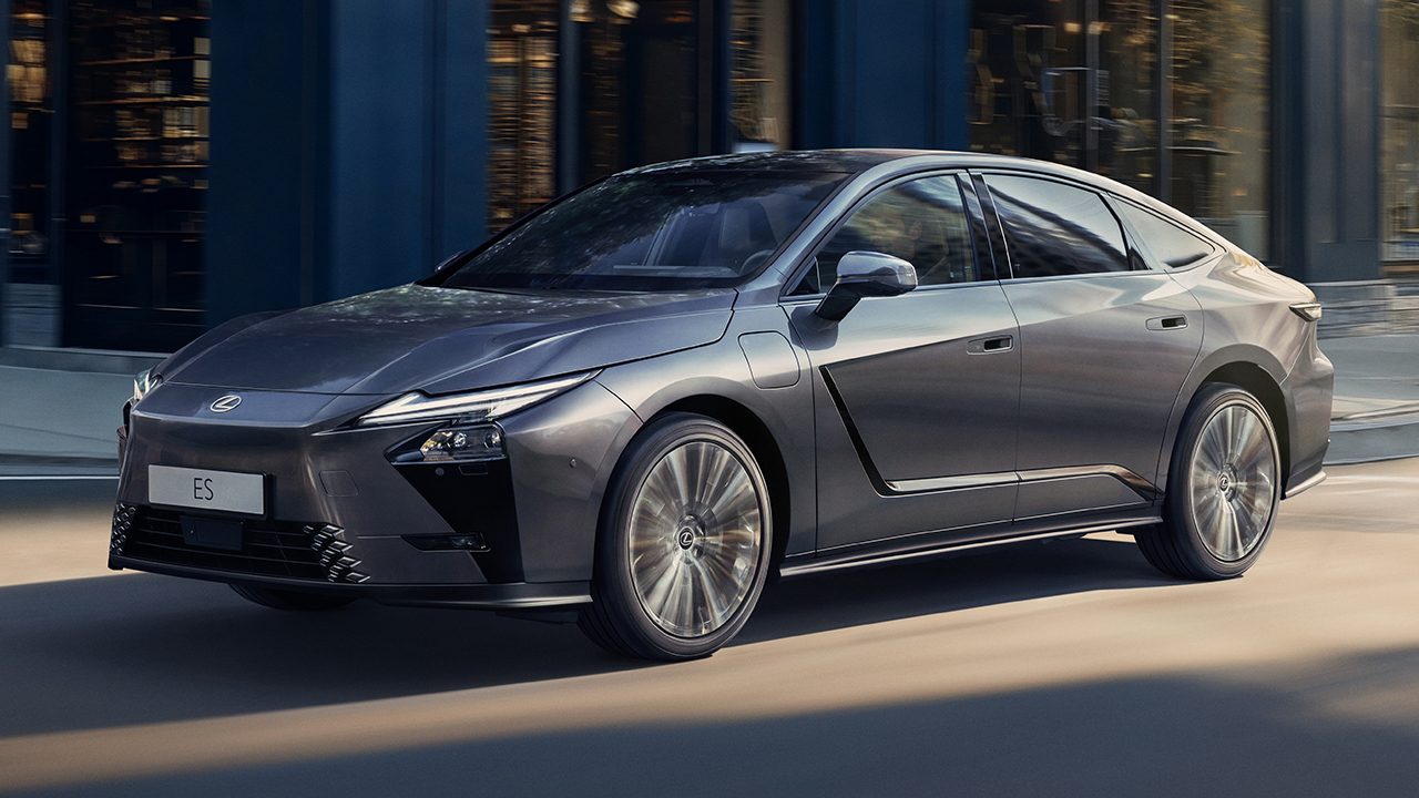 El nuevo Lexus ES 2026 está de estreno, las nuevas versiones del renovado sedán japonés ya tienen precio