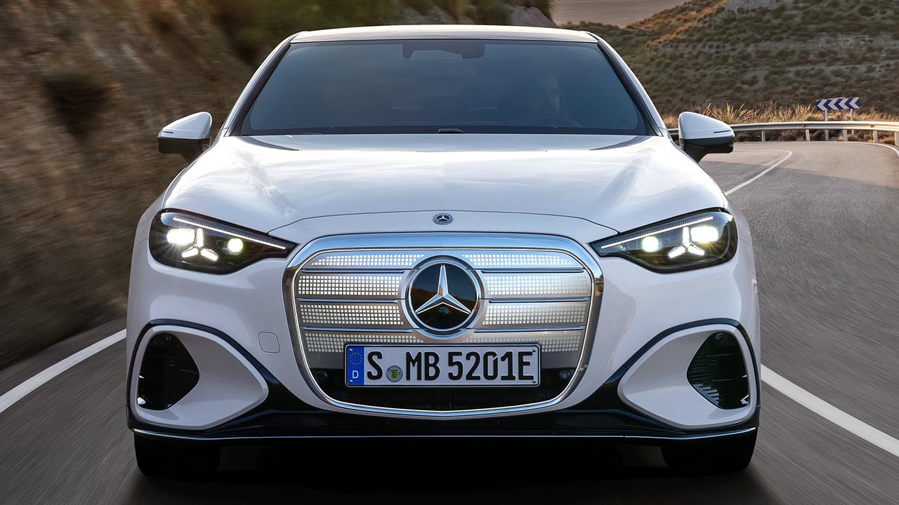 El primer Mercedes Clase C eléctrico ya tiene precio, 489 CV y más de 700 km de autonomía para abrir una nueva etapa