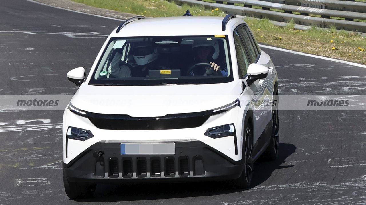 El Skoda Epiq Sportline 2027 ya rueda al límite en Nürburgring y apunta muy alto con sus 211 CV e imagen