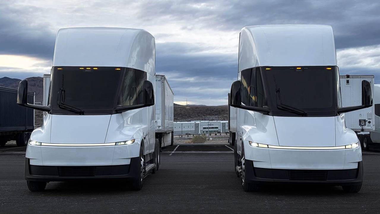 800 km de autonomía y 9 toneladas: Tesla ya fabrica en Giga Nevada el eléctrico con el que quiere recuperar terreno
