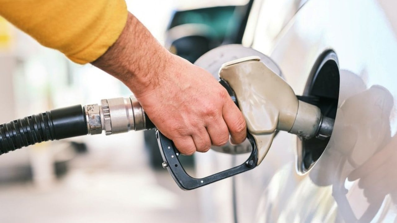 Vuelve el IVA a los carburantes: esto es lo que vas a pagar de más en cada repostaje este verano