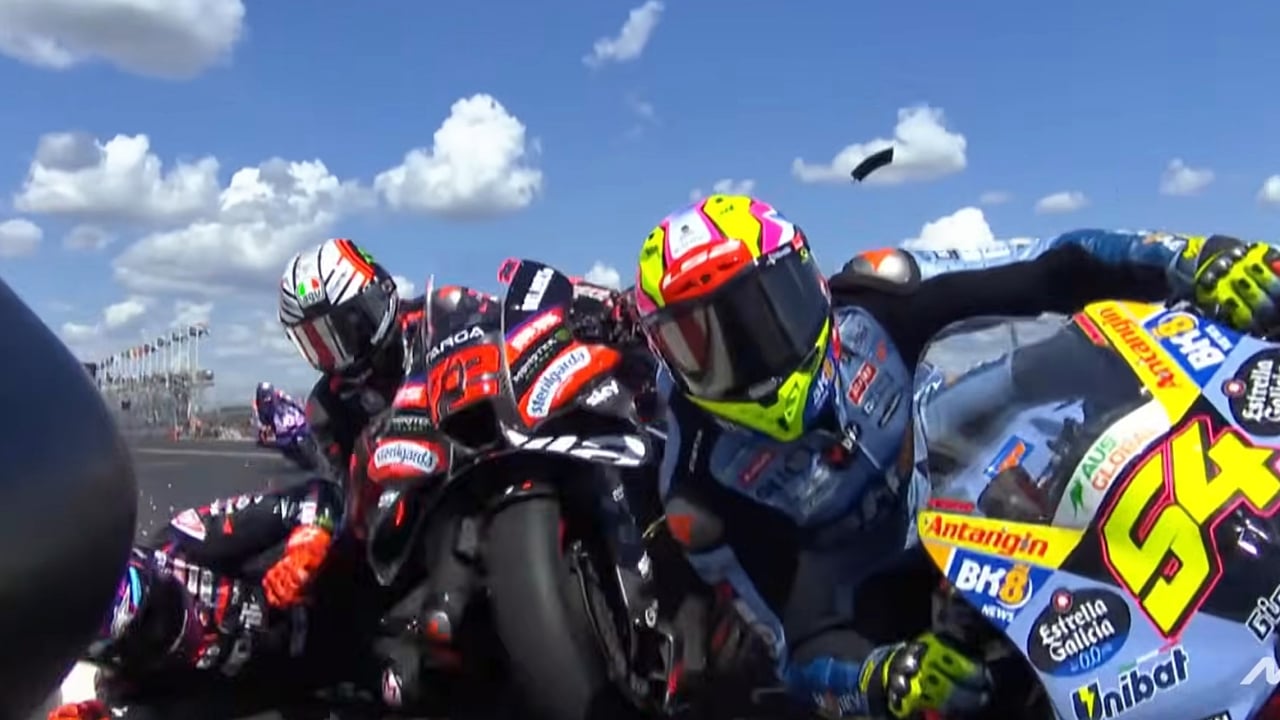 Miller y Bagnaia exculpan a Jorge Martín: “Intentó quitar el 'holeshot' y la moto dio un salto”