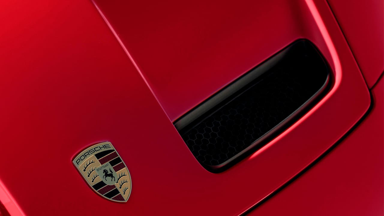 Porsche no quiere abandonar la combustión y está creando un sistema que puede funcionar como eléctrico, híbrido o gasolina
