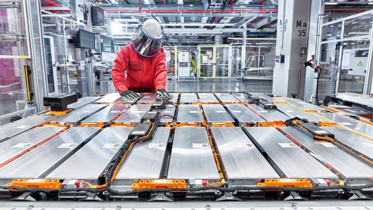 Leapmotor se afianza en España gracias a Stellantis, que confirma un taller de baterías en Zaragoza