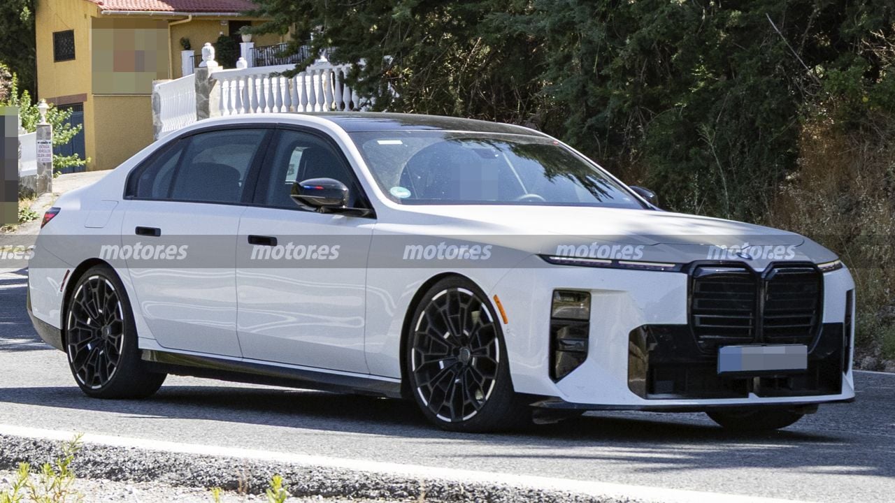 El BMW Serie 7 sorprende con un nuevo M760 de gasolina, estas fotos espía revelan el regreso del V8 más puro