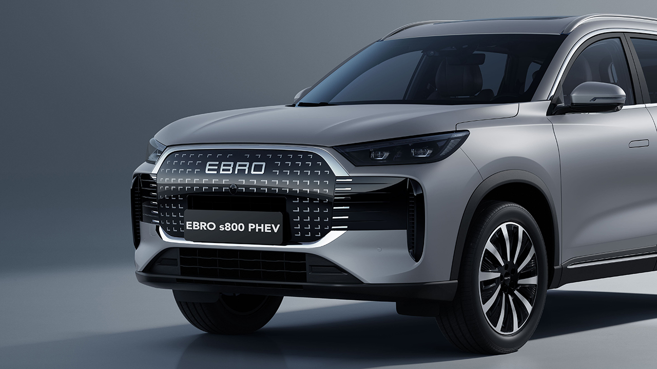El mejorado EBRO S800 PHEV se presenta con cambios en diseño y nuevo equipamiento