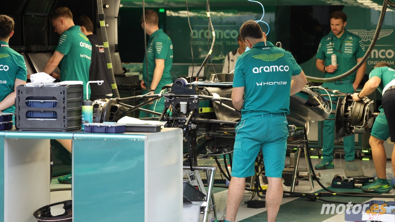 Primeras imágenes del nuevo Aston Martin AMR26B, el coche que debe devolver a Alonso a la pelea