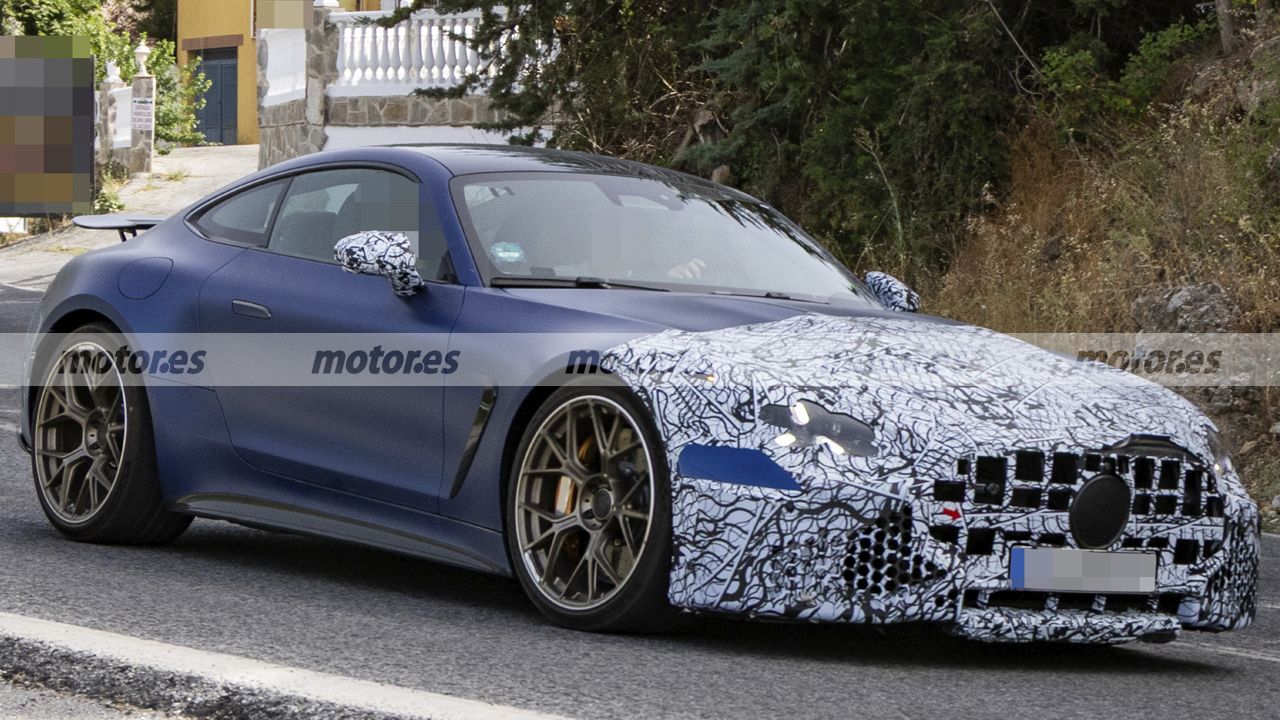 El Mercedes-AMG GT 63 Pro 2027 deja al descubierto su nuevo rostro, estas fotos espía revelan el cambio más visible