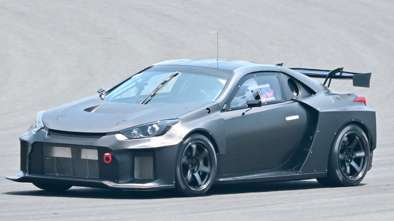 El nuevo deportivo de Toyota ya rueda, estas fotos espía revelan la primera mula del regreso del Celica y del MR2