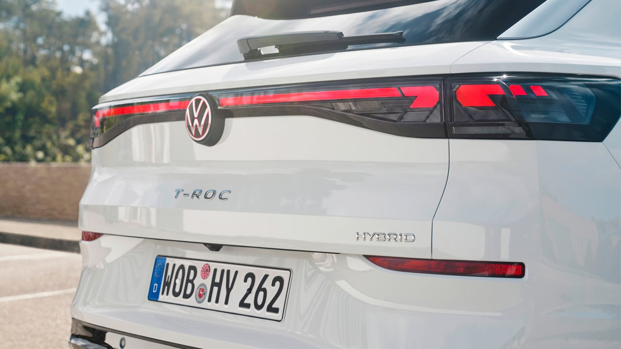 Los Volkswagen T-Roc y Golf estrenan el híbrido que la marca llevaba años sin tener, cuestan 2.000 euros más que el eTSI de 150 CV
