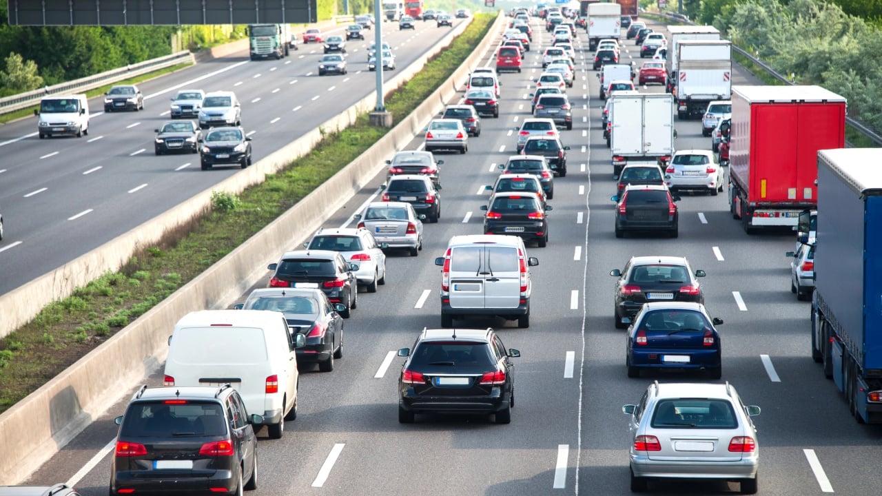 5.600.000 coches en carretera este fin de semana: la DGT señala las horas que conviene evitar