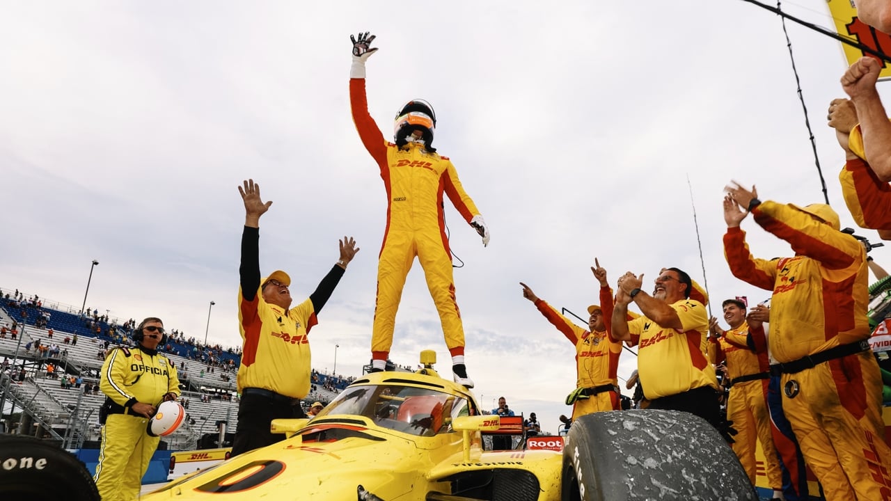 Alex Palou celebra il quinto titolo di IndyCar a Milwaukee, mentre Pato O’Ward vince due gare in un solo giorno