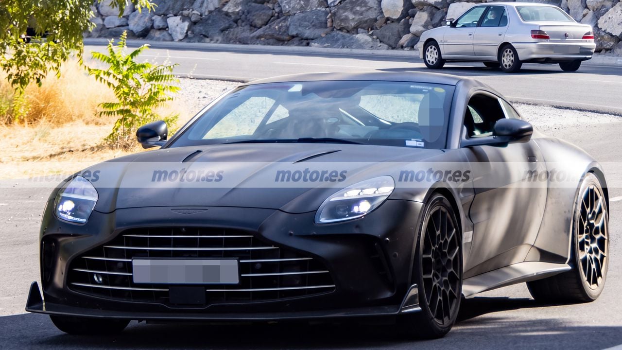 Aston Martin quiere hacer del Vantage RS una bestia de más de 700 CV y estas fotos espía revelan interesantes novedades