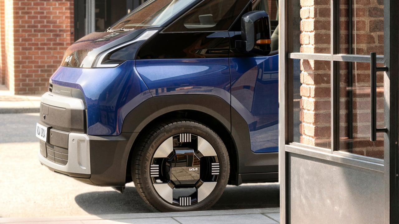 KIA PV7, furgoneta elettrica di grandi dimensioni, in mostra al Salone del Vehículo Comercial di Hannover