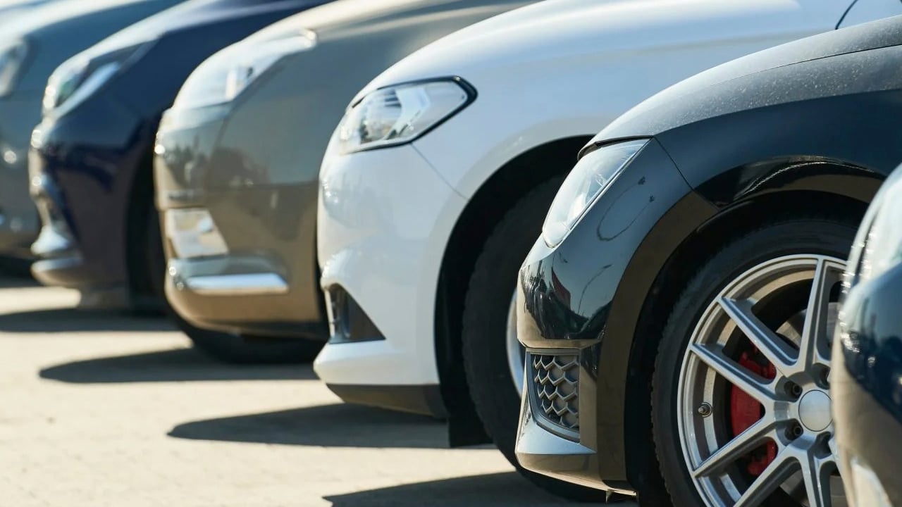El coche de ocasión ya baja de precio en España, pero hay un tipo que se dispara y otro que se hunde un 67 %