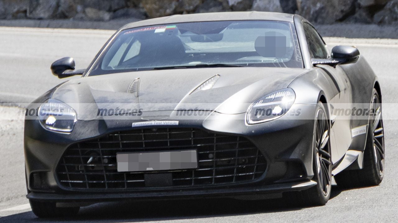 El nuevo Aston Martin Vanquish S ya está en pruebas, el V12 de 835 CV será una locura todavía más brutal por una razón
