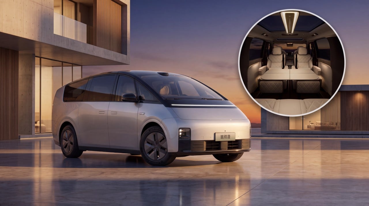 Un monovolume elettrico con design interno simile a una stanza, con luci e sedili modulabili, in un'auto di grandi dimensioni
