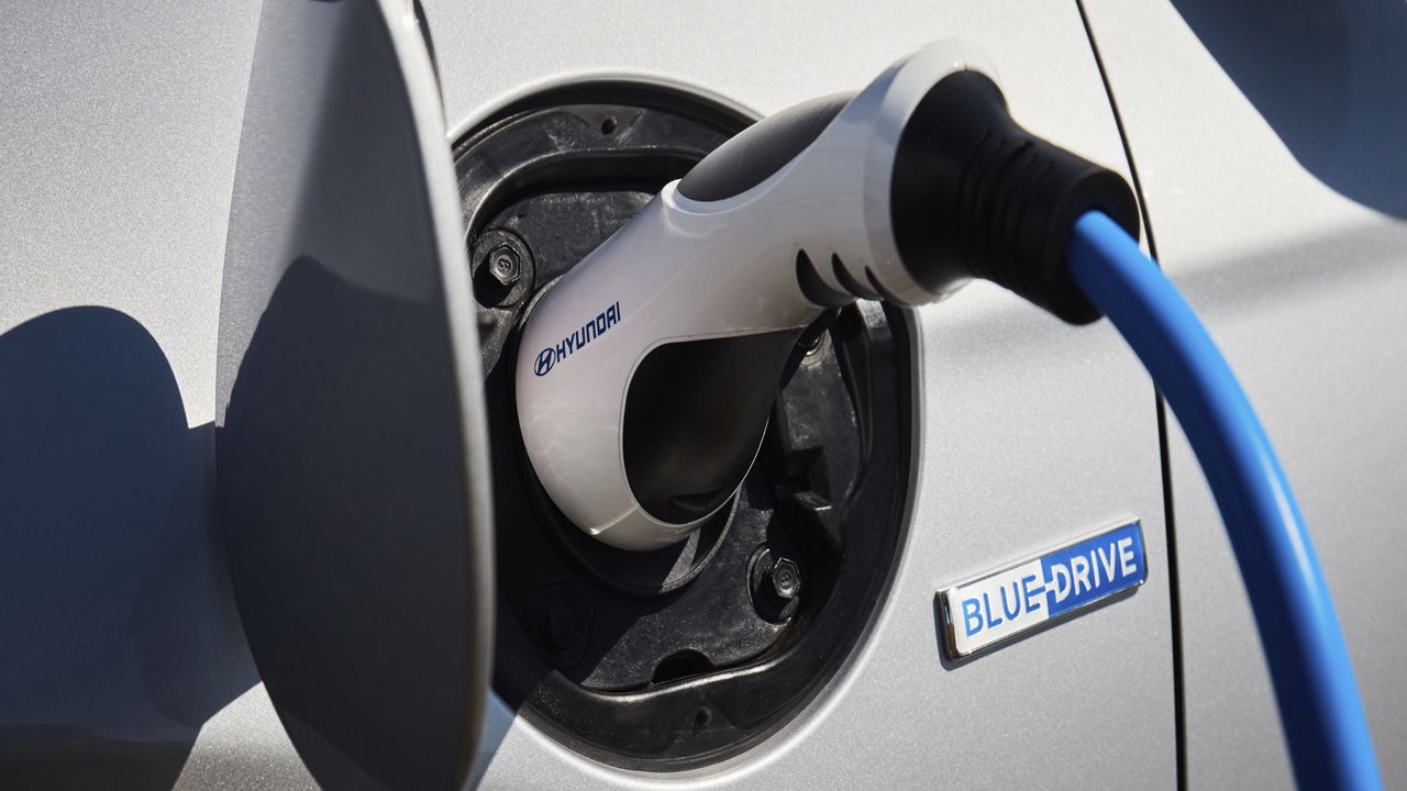 Los coches enchufables rozan el 25% de las ventas en julio, y ANFAC ya le ha puesto nombre y apellido al boom: Plan Auto+