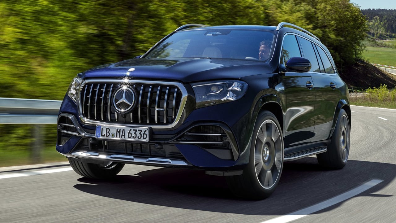 SUV lussuoso e sportivo Mercedes-AMG GLS 63 4MATIC+ con tecnologia híbrida e design moderno