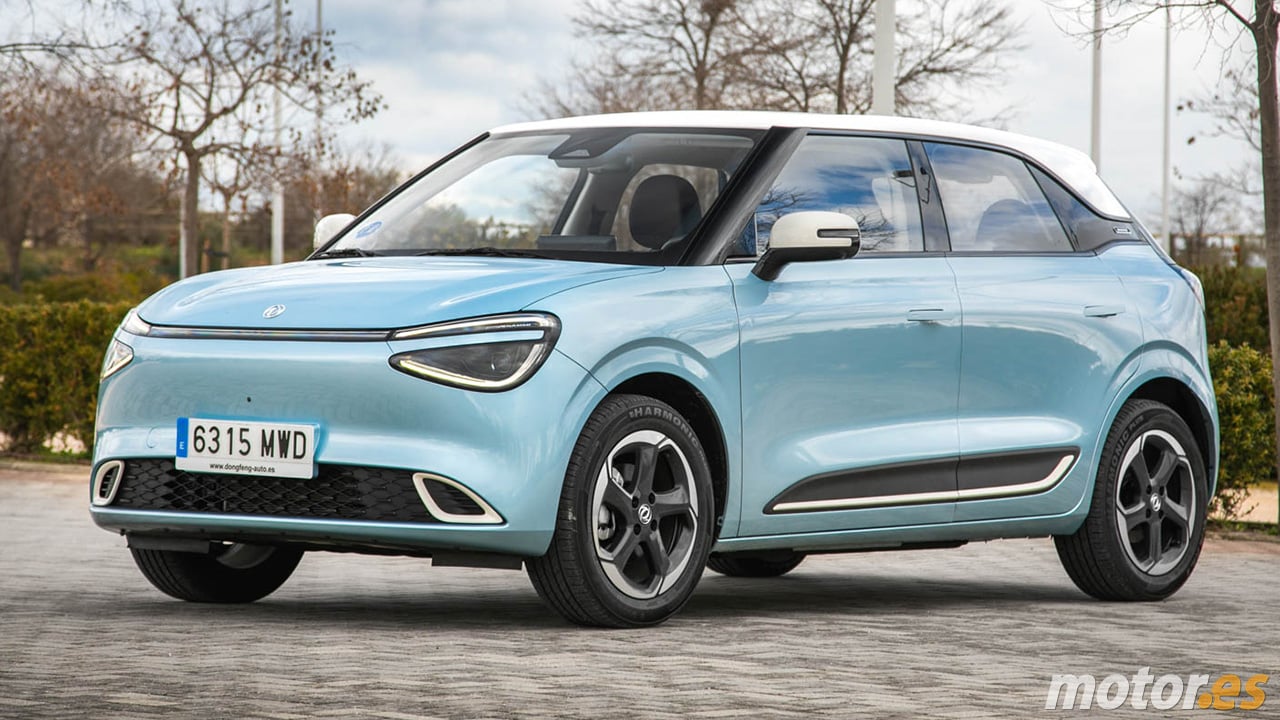 Un veicolo elettrico di marca Dongfeng in offerta con un prezzo competitivo, confrontato con modelli di altre marche