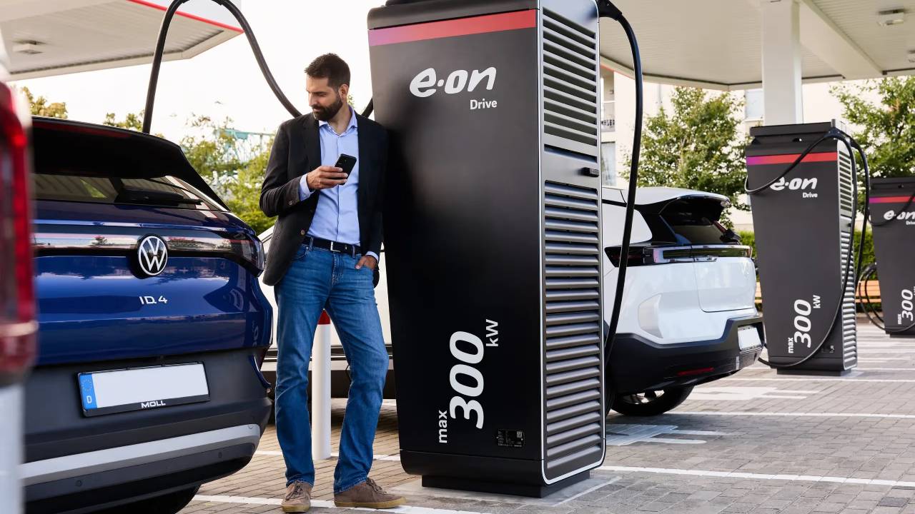 La ola de calor obliga a Hungría a tomar una medida insólita con los coches eléctricos