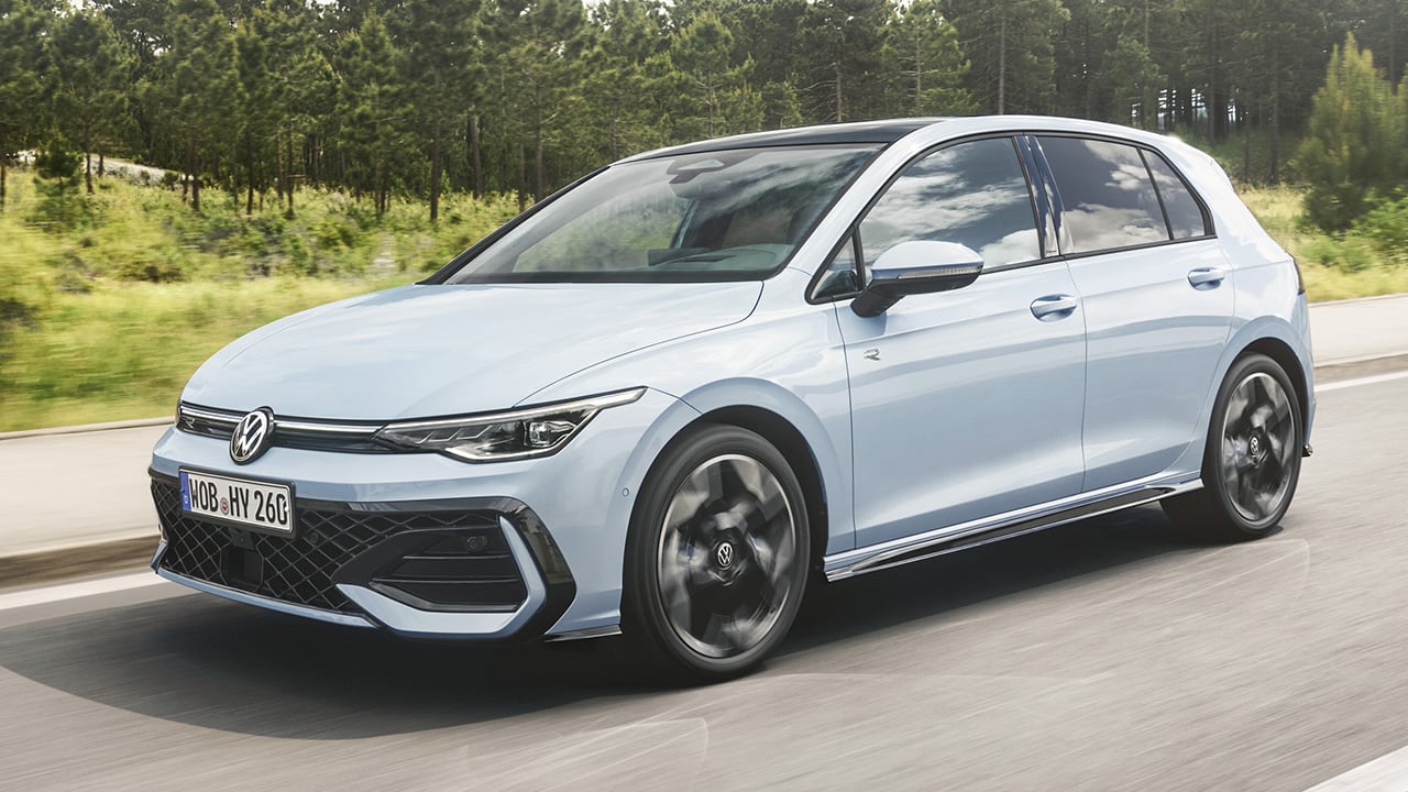Volkswagen lancia il Golf Hybrid, un'auto ibrida che si posiziona contro il Toyota Corolla, con dettagli tecnici e prezzi in Spagna