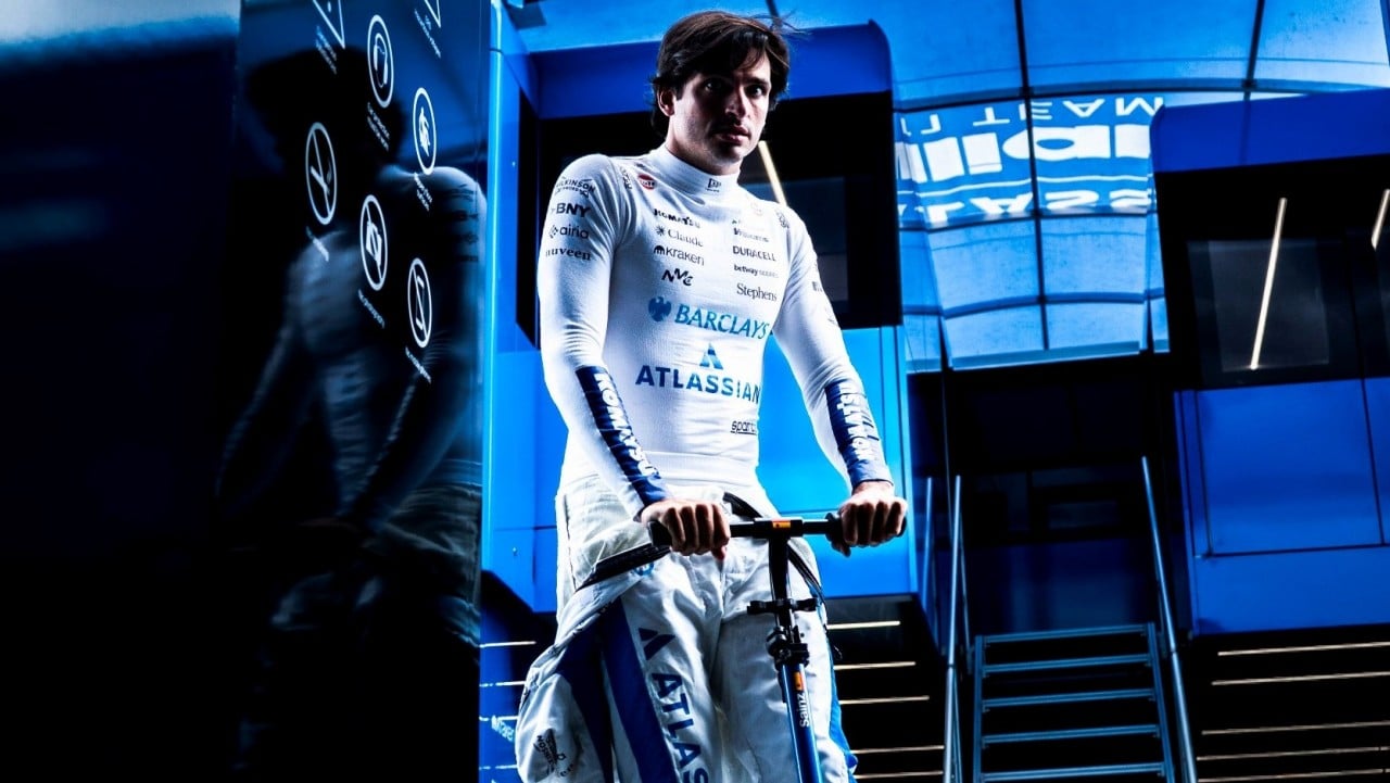 Carlos Sainz e il team Williams discutono su un futuro incerto dopo un anno di risultati non soddisfacenti