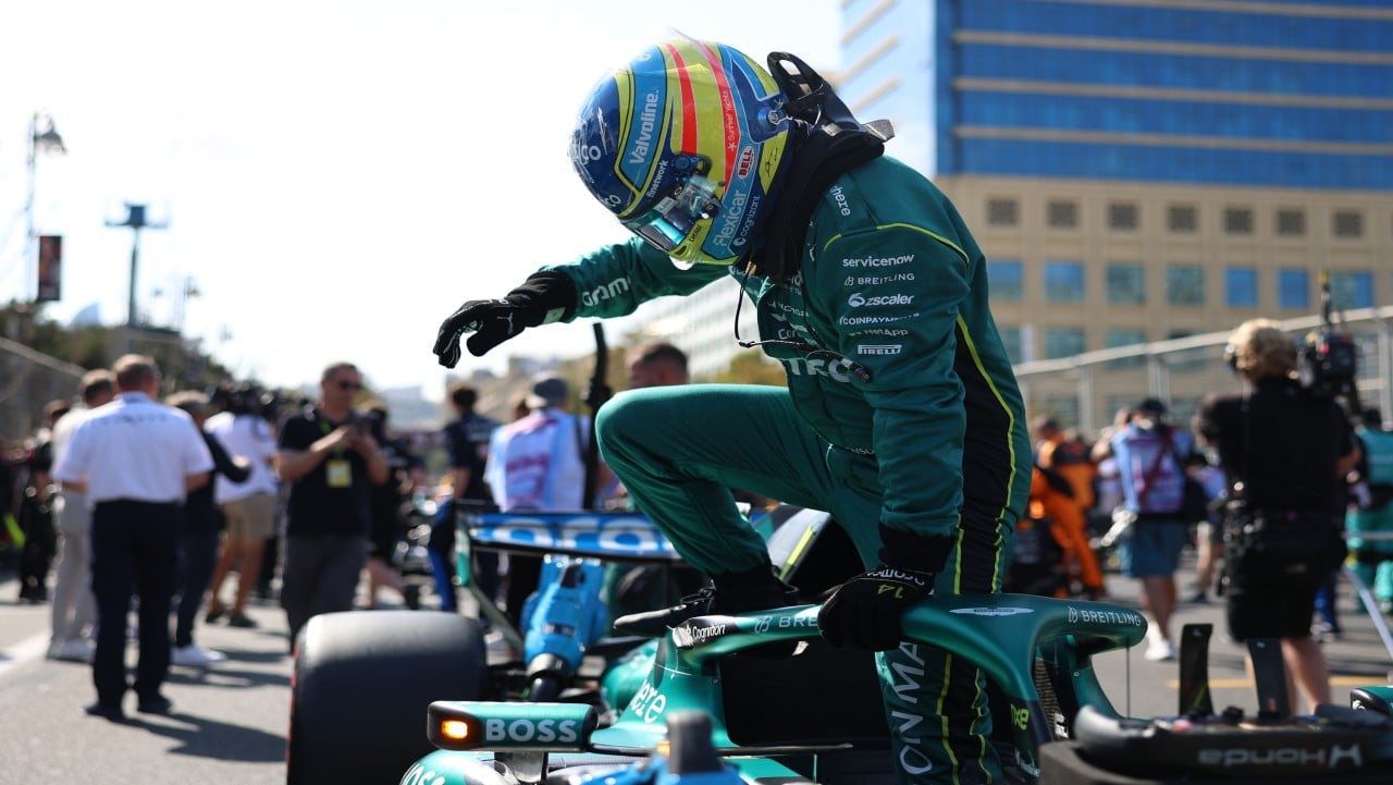 Alonso explota contra Honda en Bakú: «1.1 segundos en recta, no puede haber esta diferencia»