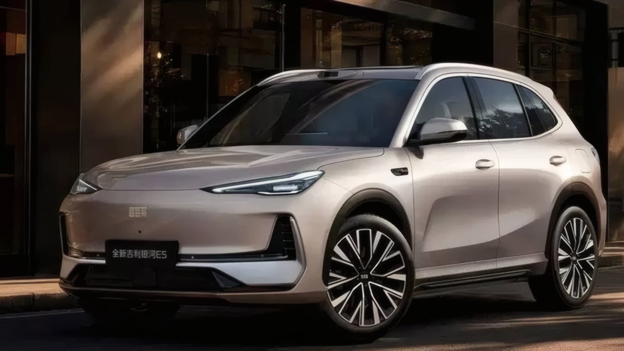 El Geely E5 pasa de 218 a 329 CV y su nueva batería apunta al entorno de los 520 km WLTP