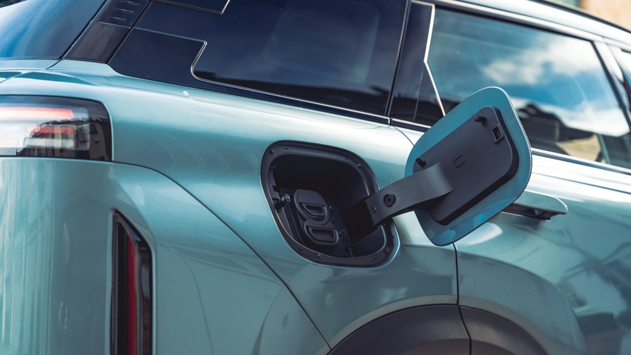 Veicoli elettrici e ibridi in aumento in Spagna, con un incremento del 28% nel 2026, ma il mercato non si rinnova abbastanza