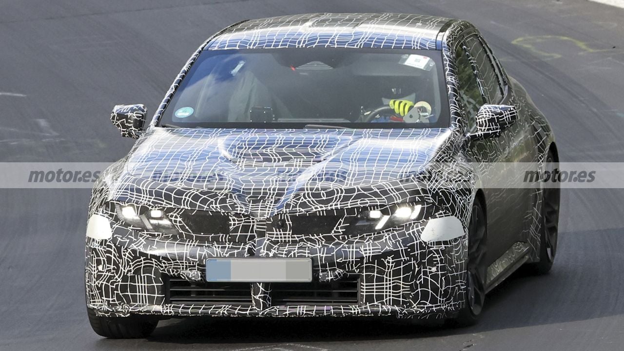 El BMW M3 eléctrico demuestra de lo que es capaz en Nürburgring, derrapada al límite y un Xiaomi SU7 detrás