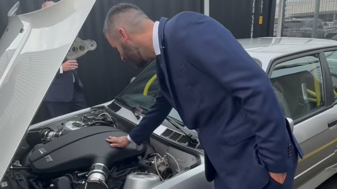 Mate Rimac sonríe al ver hecho realidad su sueño: un BMW M3 E30 con motor V10