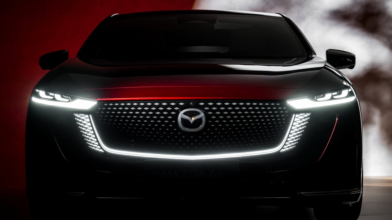 Mazda presenta due nuovi modelli sportivi con nomi simili a quelli del passato, come MX-6e e MX-7e, in attesa di lancio