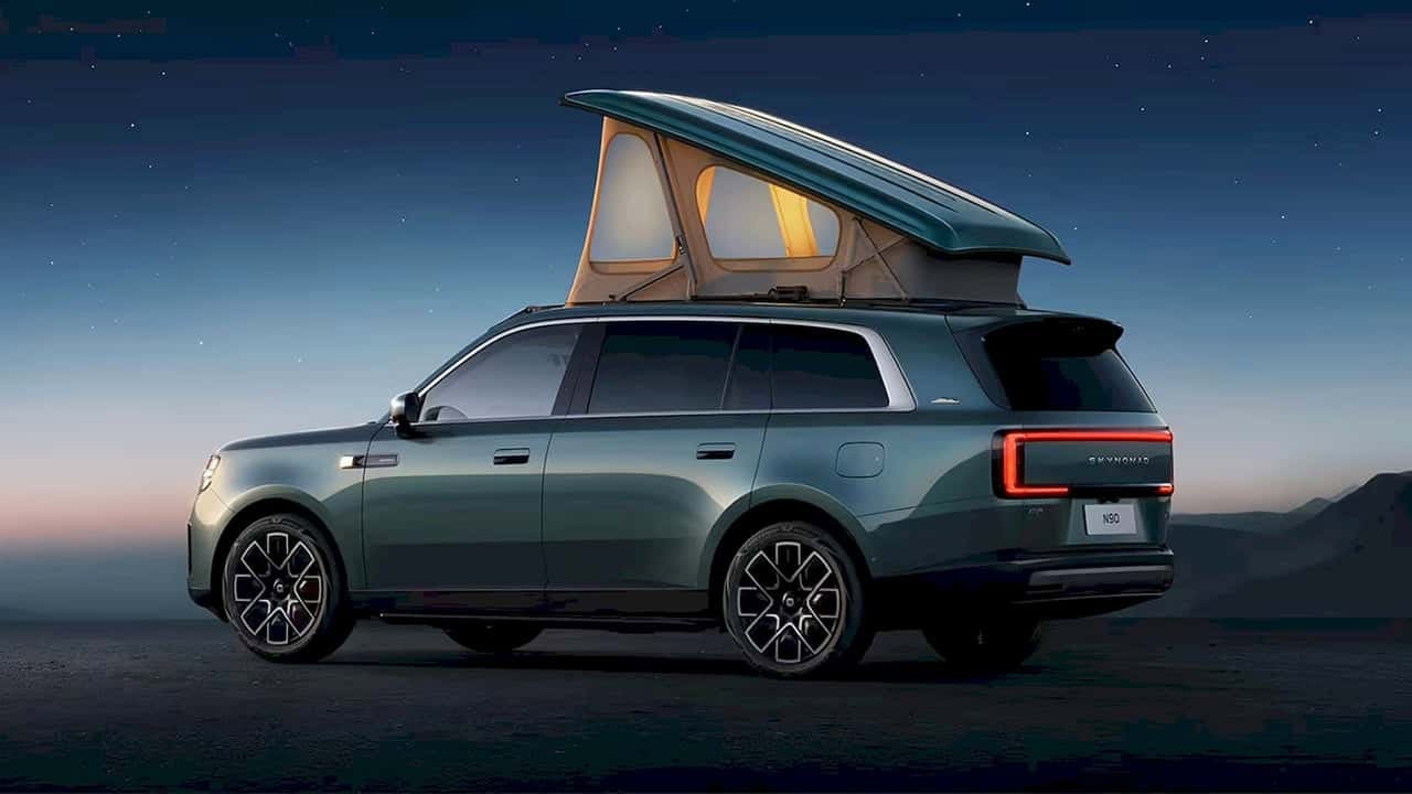 Techo elevable, 1.700 km de autonomía y suelo calefactado: este SUV quiere ser casi una casa