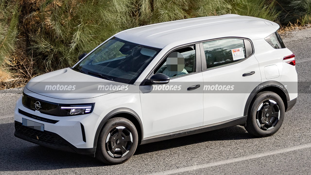 El plan de Opel para el Frontera eléctrico se descubre en estas fotos espía: nueva batería y más de 500 km de autonomía