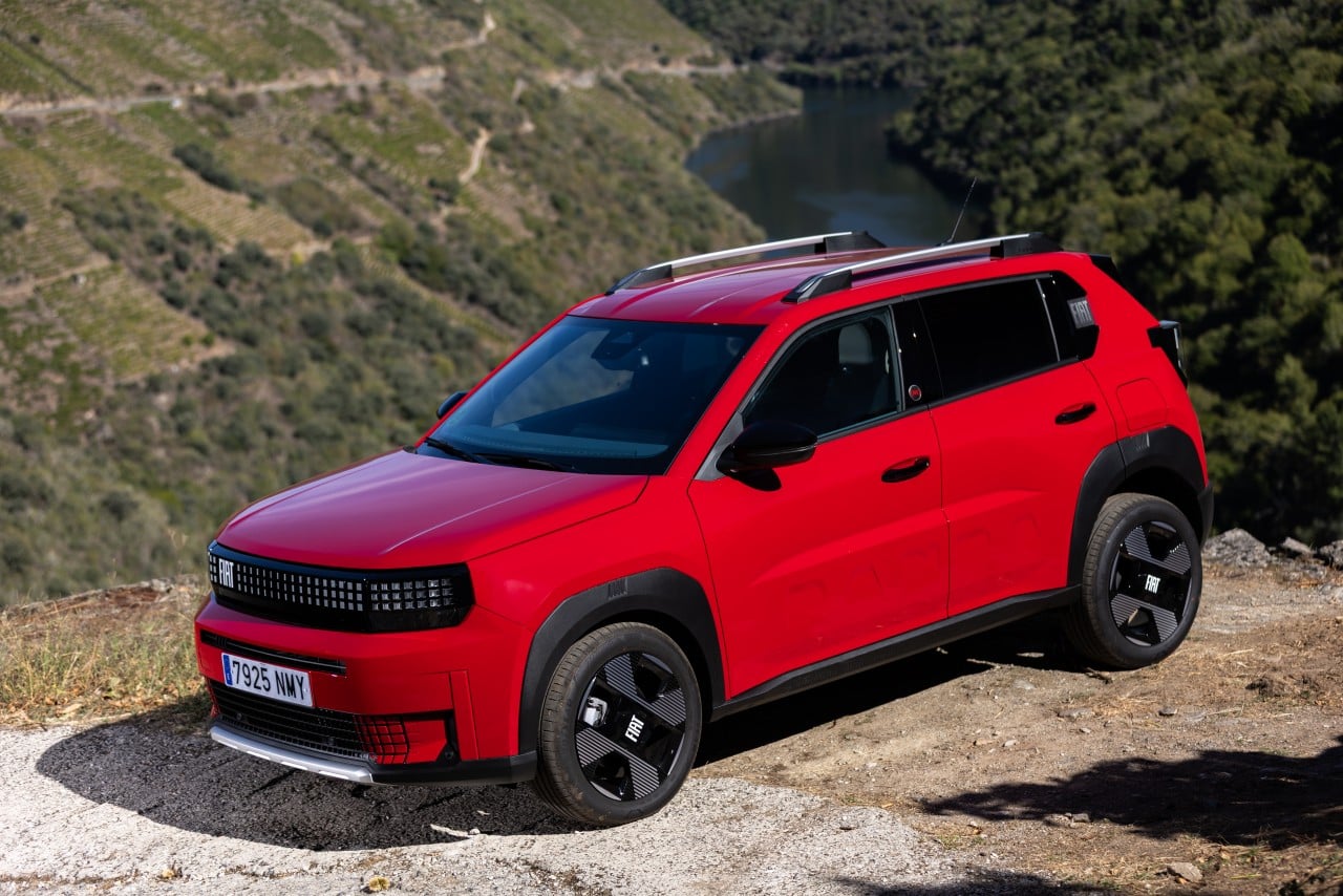 He conducido el nuevo FIAT Grande Panda Turbo 100 de gasolina ¿Es el coche barato definitivo contra el Dacia Sandero?