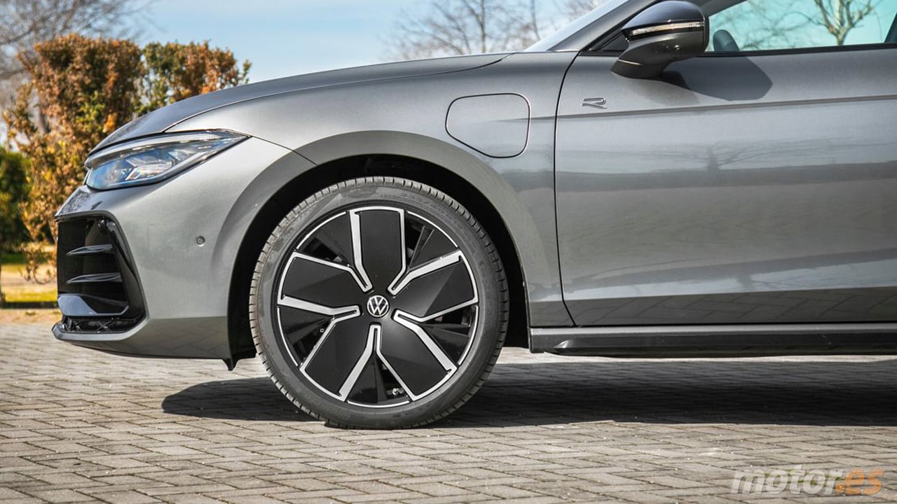 Un veicolo eHybrid di Volkswagen non funziona al 100% in modalità elettrica sotto i -10°C, con limitazioni descritte nel manuale